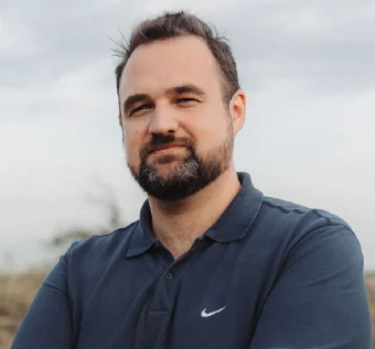 dr. Adam Koczor